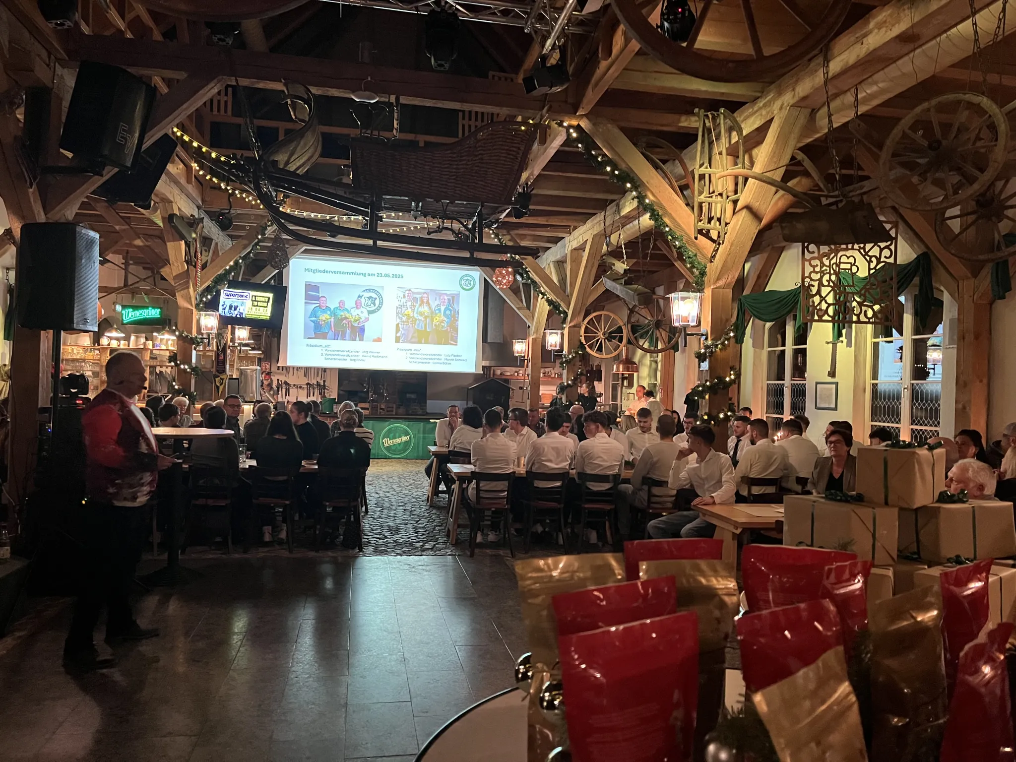 Fotos von Weihnachtsfeier sind online