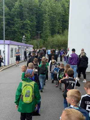 F-Junioren laufen beim FCE Aue ein